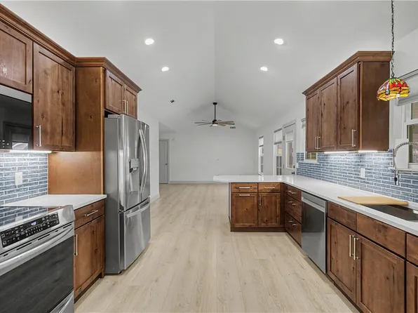 104 N Michael St, Lowell, AR 72745