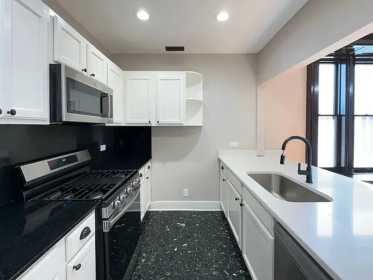 238 S Ashland Ave — Photo 5
