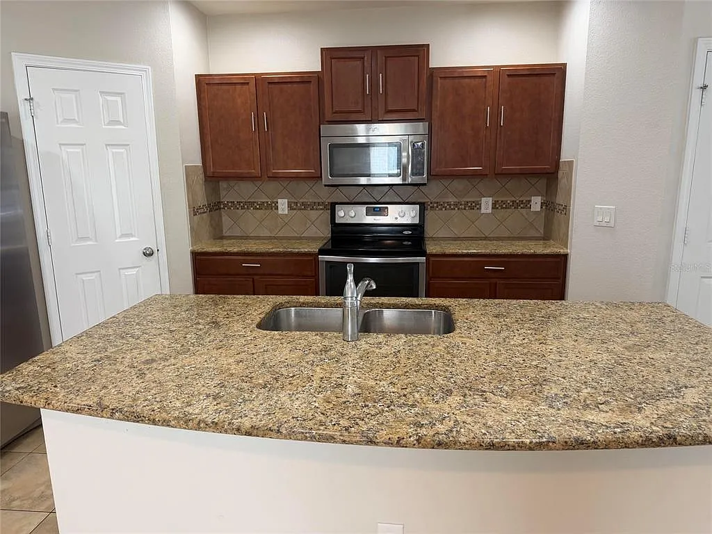 2 bed, 2.5 bath, 1280 sqft, $2,000 — Photo 3