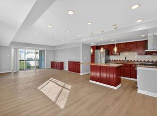 10320 Westlake Dr APT 103, Bethesda, MD 20817