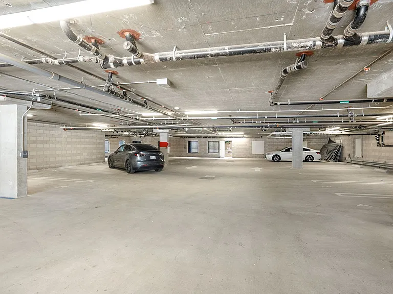 Brand New Luxury Homes! W/D, Balcony & Parking! — Photo 22