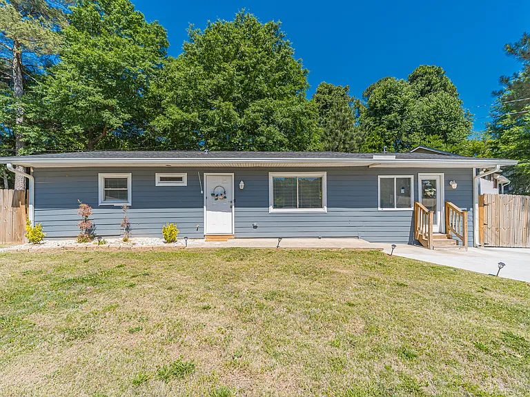 2390 Brackett Rd SW — Photo 16