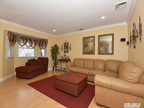 3rd image of 288 Broadway Ave