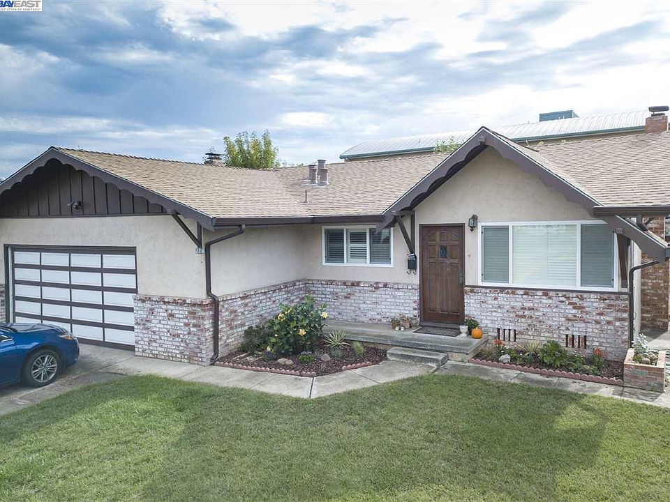 2nd image of 224 Tamarack Dr