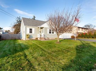 97 Root Ave, Islip, NY 11751