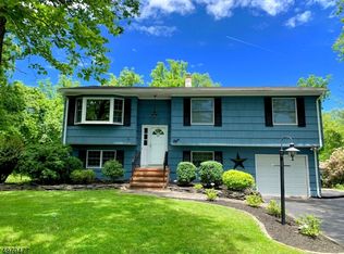8 Stewart Ln, Flemington, NJ 08822