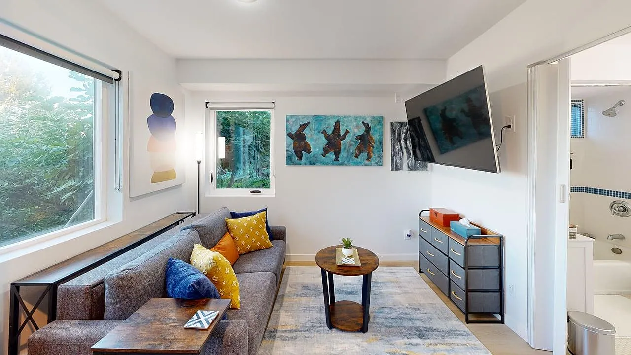 Studio, 337 sqft, $2,000 — Photo 1