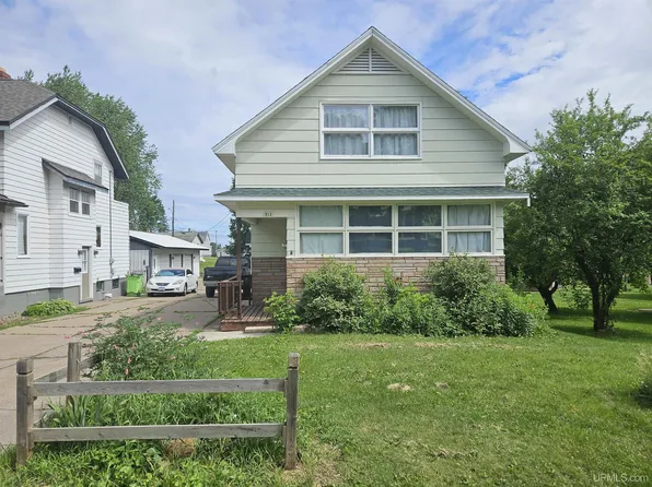 912 Erie Ave, Crystal Falls, MI 49920