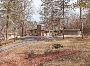 2010 Merrihills Dr SW, Rochester, MN 55902