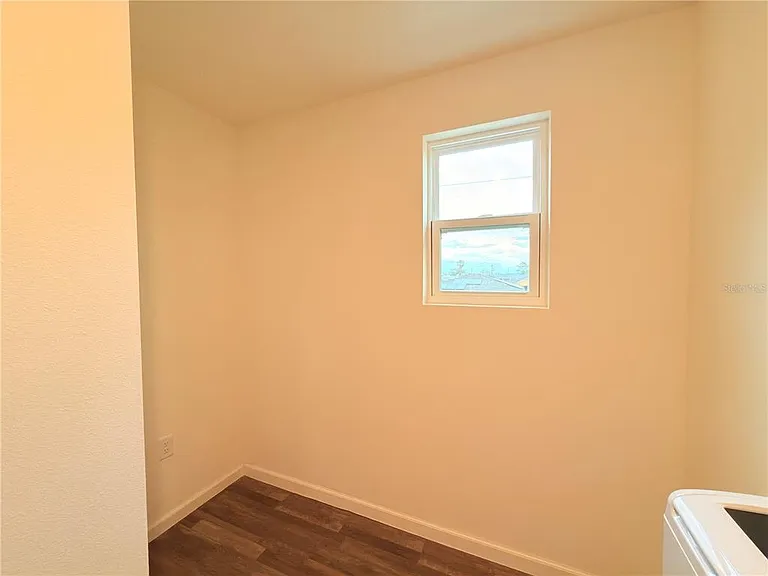 733 James Ct — Photo 26