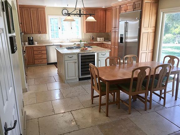 Kitchen / Breakfast Area