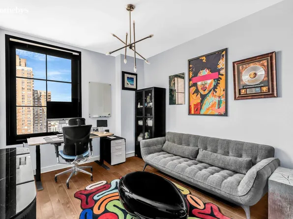 425 West 50th Street image 10 of 16