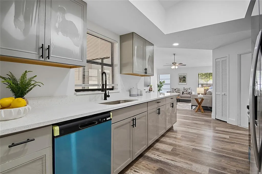 4 bed, 2.0 bath, 1648 sqft, $2,600 — Photo 4