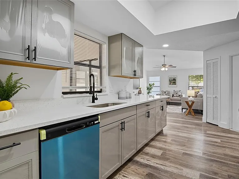 205 Red Maple Dr — Photo 4