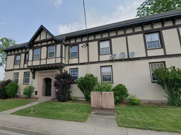 144 King St, Welland, ON L3B 3J3