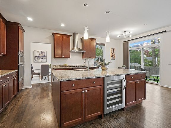 4th image of 2520 Oak Ave