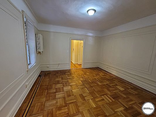 5th image of 10 Bennett Ave #1B