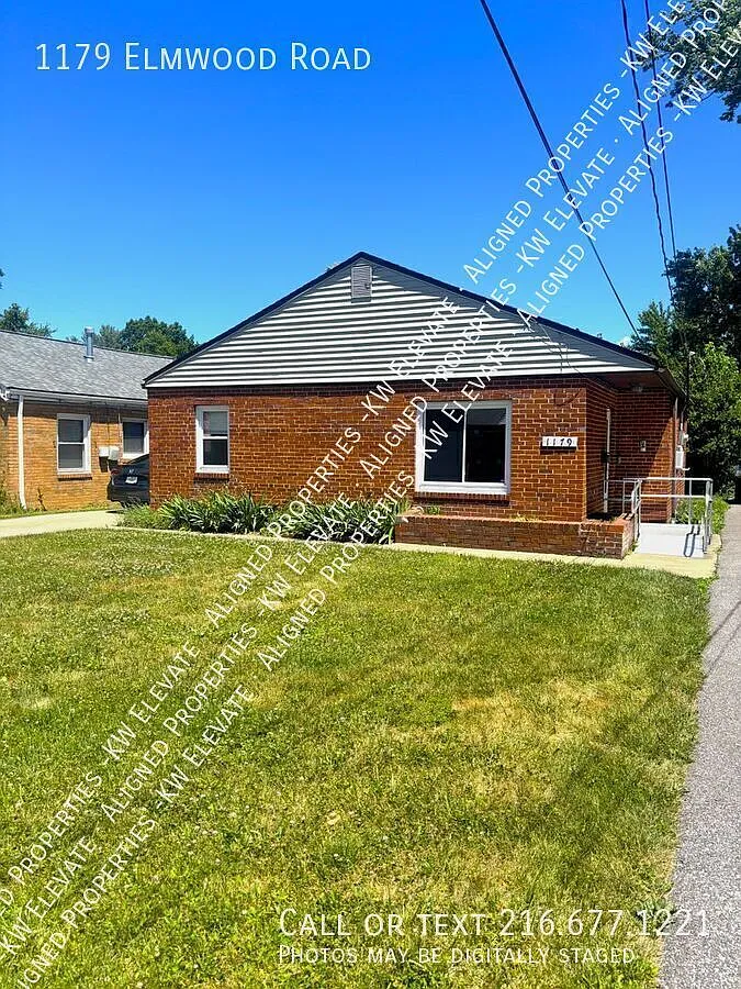Charming 3Bedroom Brick Ranch in Mayfield Heights! — Photo 1