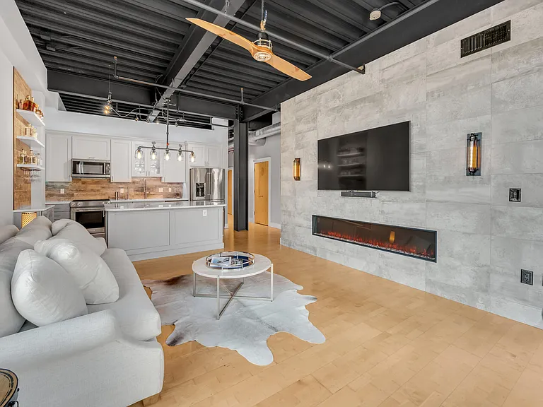 350 E Short St #209 — Photo 7