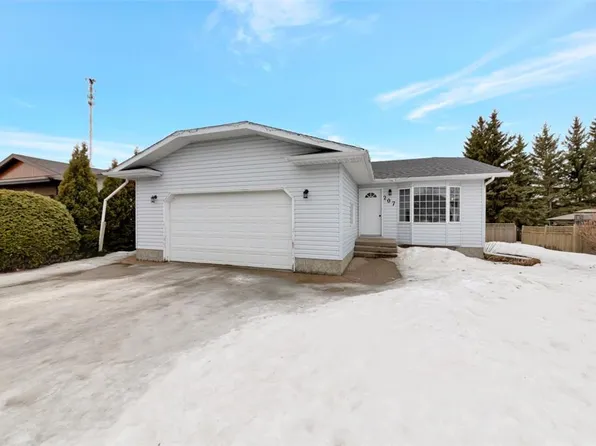 207 N 3rd Ave E, Neilburg, SK S0M 2C0