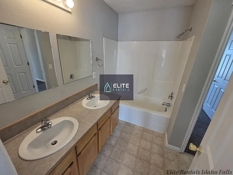 3530 Greenfield Dr — Photo 12