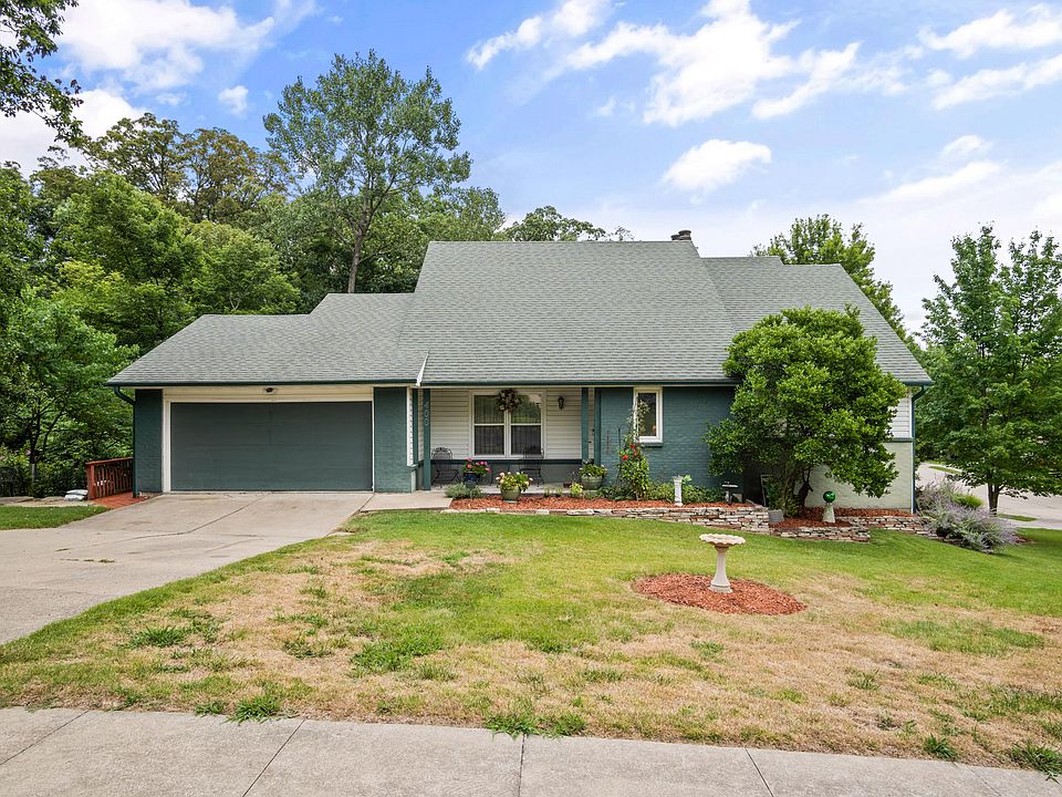 1st image of 400 Woodridge Dr