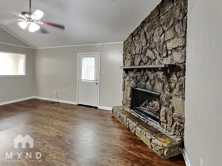 2406 Jenwood St — Photo 6