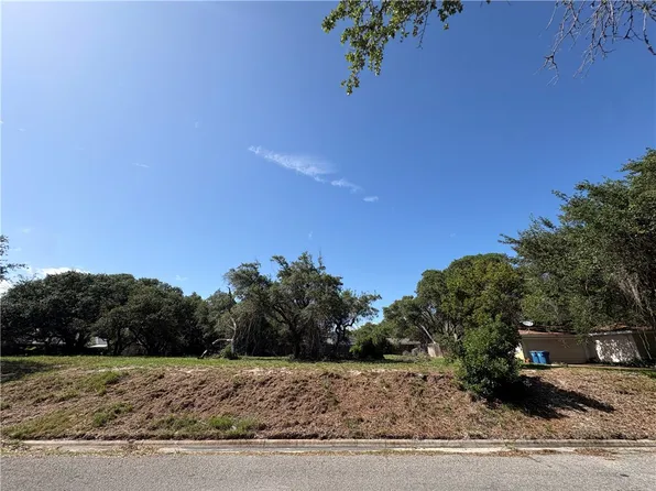 3106 Traylor Blvd, Rockport, TX 78382