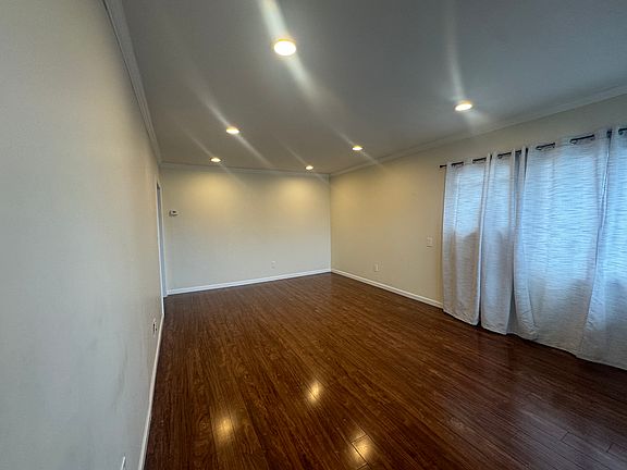 5th image of 455 E Chester St #1