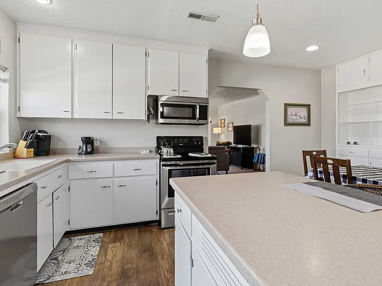 2625 W South Slope Rd — Photo 14