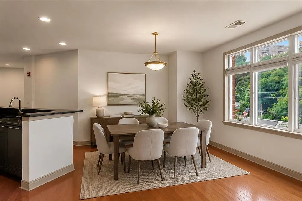 3 bed, 2.0 bath, 1472 sqft, $4,400 — Photo 3