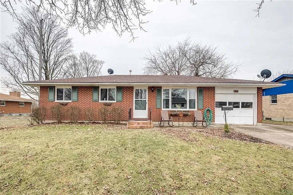 902 W Lake Ave photo 1