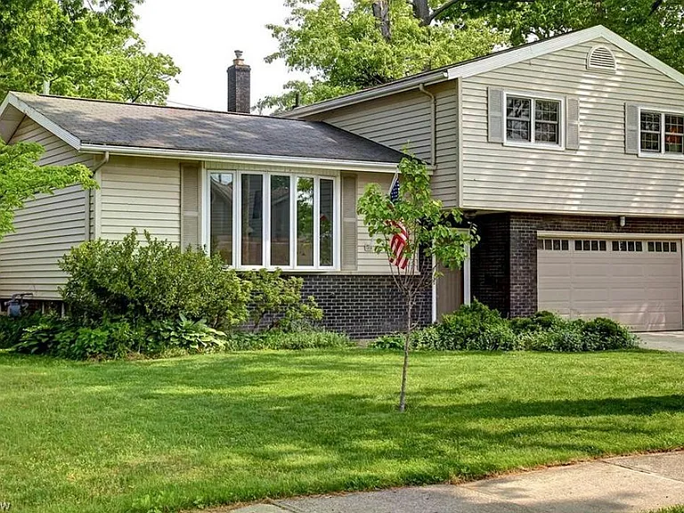 27012 Osborn Rd — Photo 2