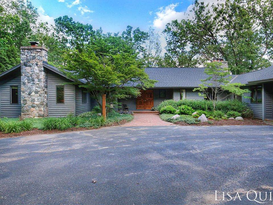 1st image of 4011 Summit Ct NE