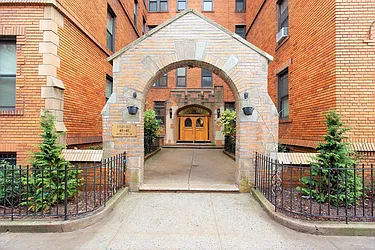 Rented by R New York