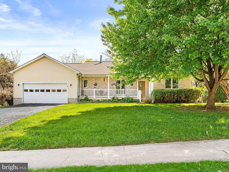 1st image of 203 Mason Runn Ln