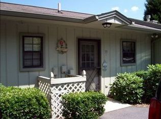 35 Mint Lake Ct W, Franklin, NC 28734