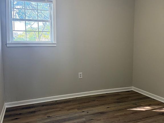 3rd image of 20 Hackberry Ln
