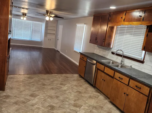 8921 Elder Ave, Hanford, CA 93230