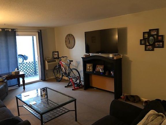 3rd image of 18 Fountain Ln