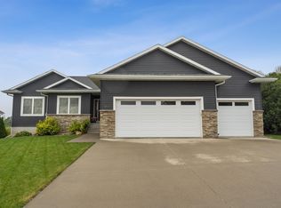 1803 Richard Rd, Cedar Falls, IA 50613