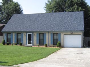 8704 Gainsborough Dr, Louisville, KY 40291