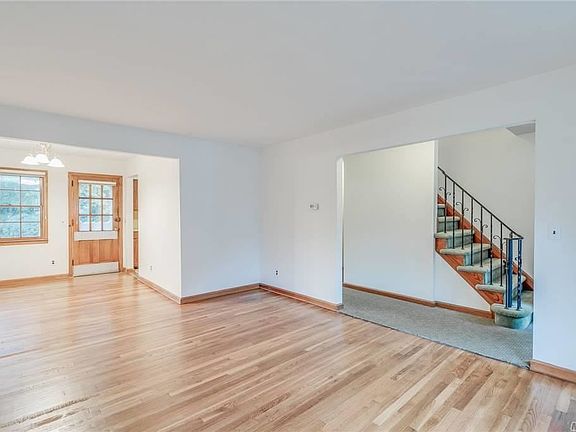 3rd image of 39 Oelsner Dr