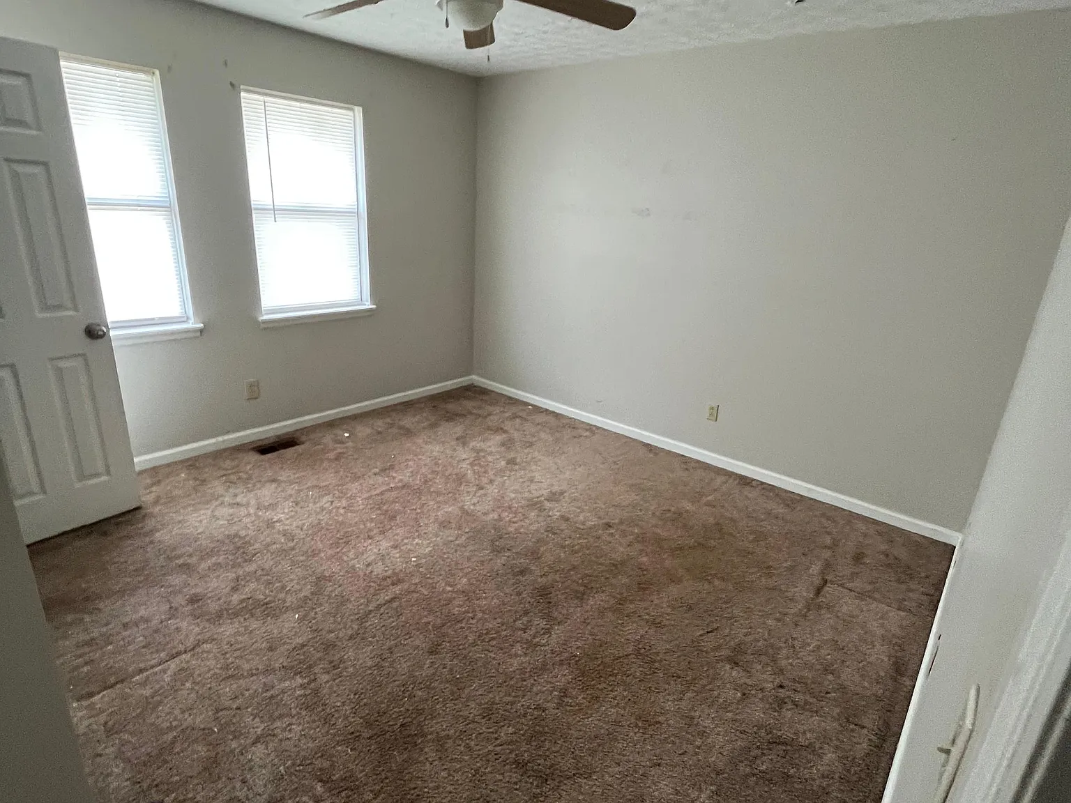 1029 Green Valley Dr NW — Photo 2
