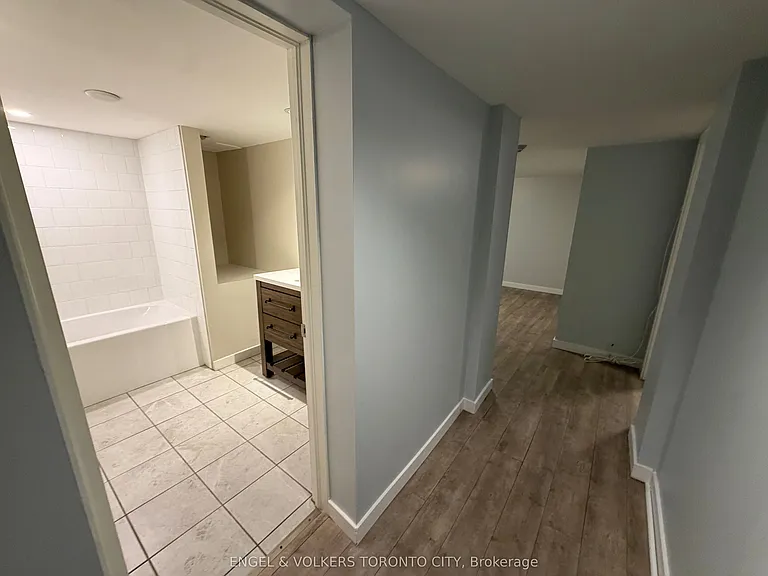 10 Mosley St #2B — Photo 8