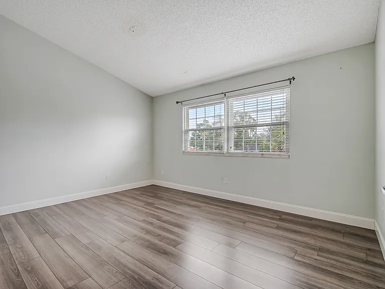 1025 Wentworth Ct — Photo 23