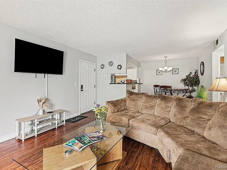 8335 Fairmount Dr — Photo 11