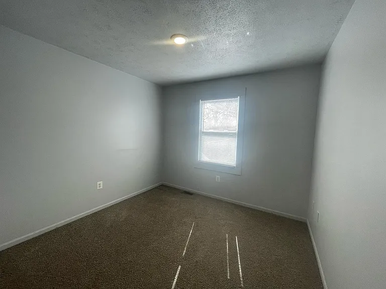 539 Kitchener St — Photo 10
