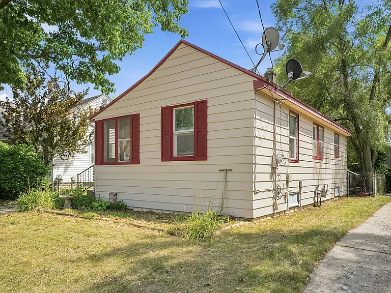 554 Buist St SW — Photo 3