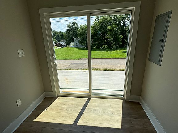 5th image of 301 Gray St